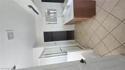 468 LACABANA BEACH Drive 0 Primary Bathroom