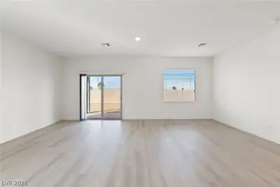 2754 Avril Point Street Living Room