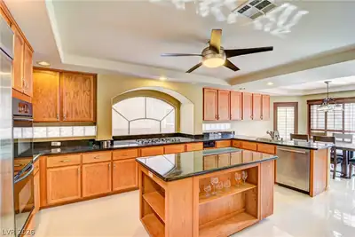 7525 Avalon Bay Street Kitchen