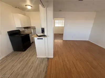 708 Jackson Avenue D Living Room