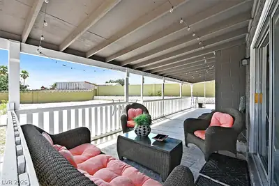 4301 El Esteban Way Patio
