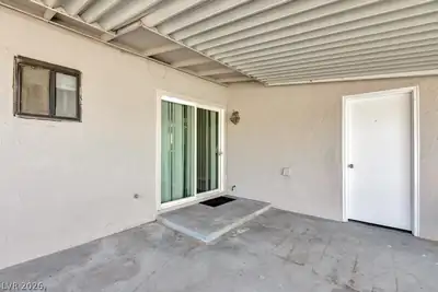 5908 Gipsy Avenue Patio