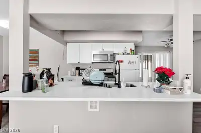 5908 Gipsy Avenue Kitchen