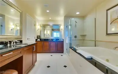 135 East Harmon Avenue 2020 Primary Bathroom