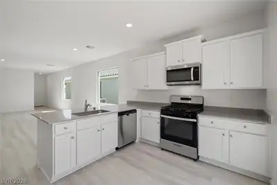 6745 Magnolia River Avenue Kitchen