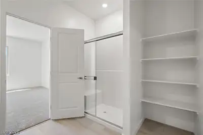 6745 Magnolia River Avenue Bathroom