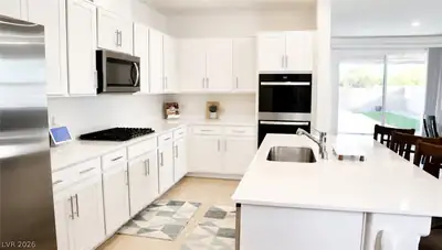 3081 Bluebell Bend Avenue Kitchen