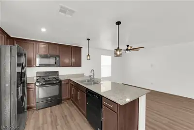 4594 Ingleton Circle Kitchen