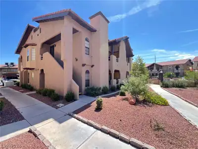 4069 Nook Way B Front of Structure