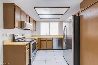 3821 Summer Breeze Circle, Las Vegas, NV 89108 Kitchen