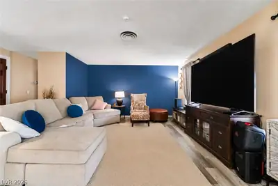 1404 Gloria Lane Living Room