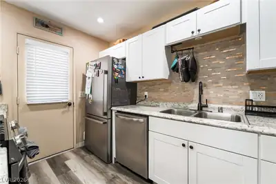 1404 Gloria Lane Kitchen