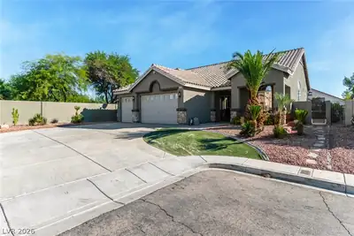 8702 Country Ridge Court, Las Vegas
