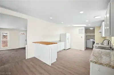 795 East Cottonwood Avenue Kitchen