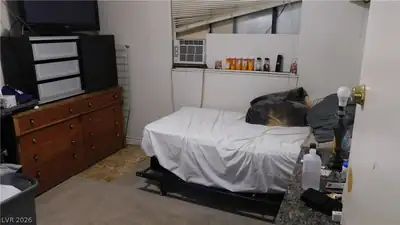 4316 Las Lomas Avenue Bedroom
