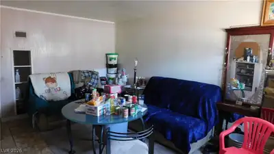 4316 Las Lomas Avenue Living Room