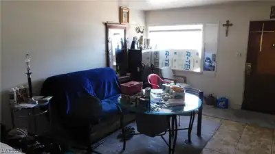 4316 Las Lomas Avenue Living Room