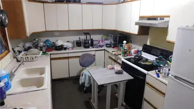 4316 Las Lomas Avenue Kitchen