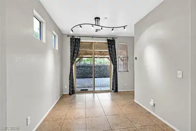 7563 Edgartown Harbor Street Dining Area