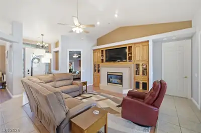 5321 Deerfield Court Living Room