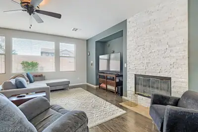 8560 Myrtle Flag Avenue Living Room