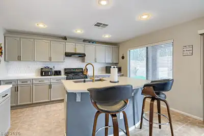 8560 Myrtle Flag Avenue Kitchen
