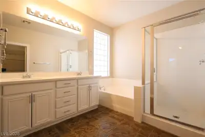 2117 Armadale Drive Primary Bathroom