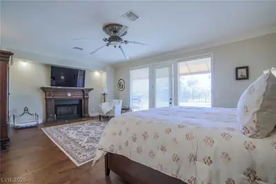 2863 Queens Courtyard Drive Bedroom