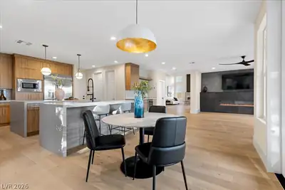 10781 Capesthorne Way Dining Area