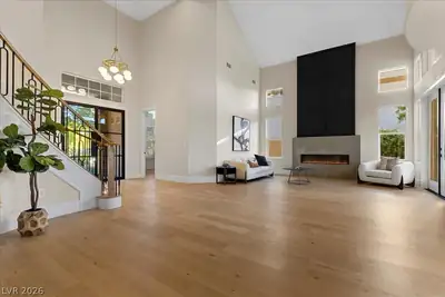 10781 Capesthorne Way Living Room