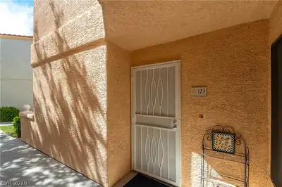 8452 Boseck Drive 123 Entry