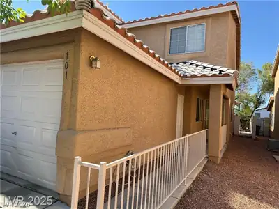 8004 Celestial Avenue 101 Entry