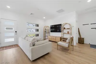 913 Elmwood Forest Lane Living Room