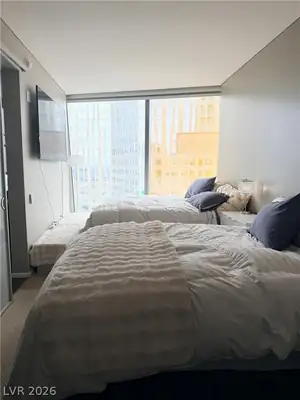 3722 Las Vegas Boulevard 2001 Bedroom