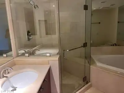 2777 PARADISE 608 Bathroom
