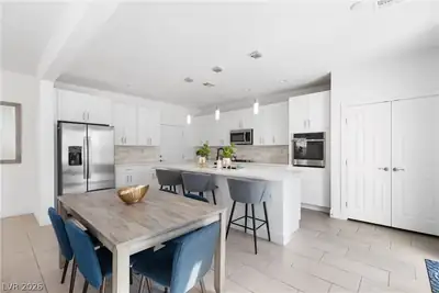 3915 Wesvan Court Kitchen