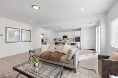 3915 Wesvan Court Living Room