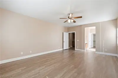 4033 Annendale Avenue Bedroom