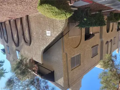 5061 Pioneer Avenue 202, Las Vegas