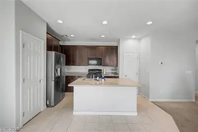152 Volti Subito Way Kitchen