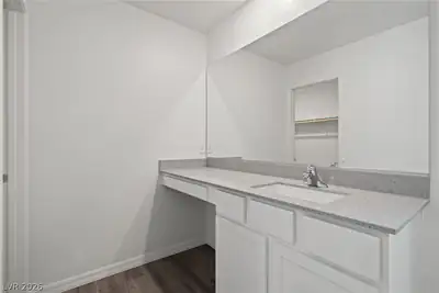 6758 Magnolia River Avenue Bathroom