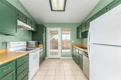 616 Jonathan Glen Way Kitchen