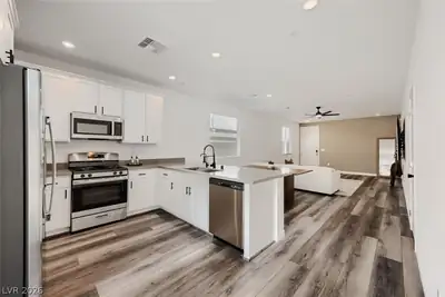 9482 Noble Fir Ridge Avenue Kitchen