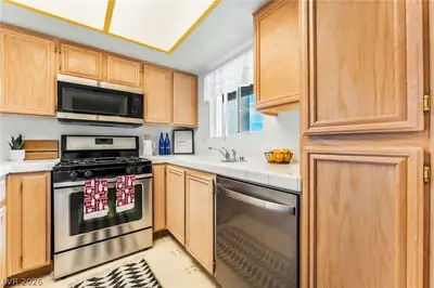 1909 High Valley Court 204 Kitchen