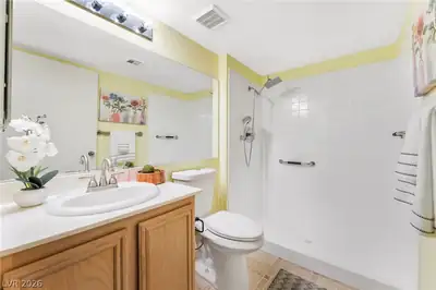 1909 High Valley Court 204 Primary Bathroom