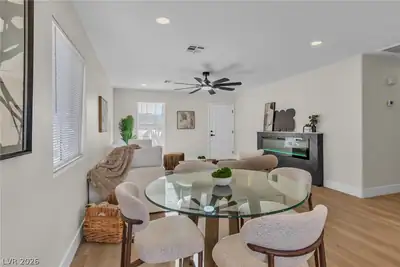 5822 Count Fleet Street Dining Area