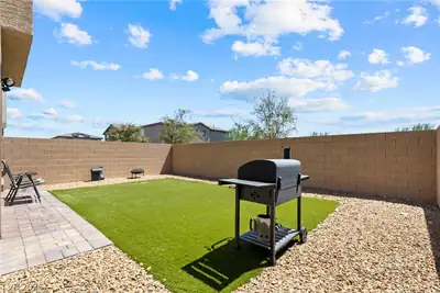 593 Harmony Rock Avenue Yard