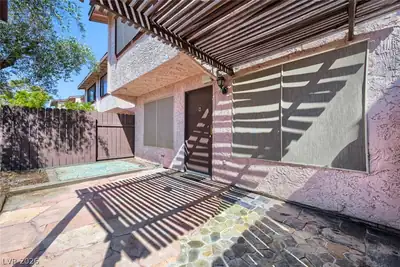 4362 Caliente Street 11 Courtyard