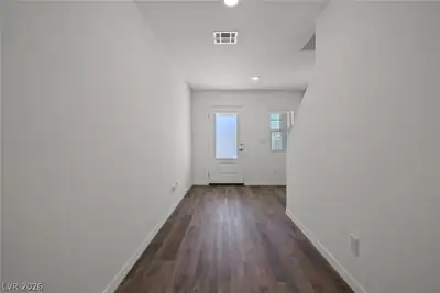 6722 Magnolia River Avenue Entrance Foyer