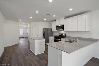 6722 Magnolia River Avenue Kitchen